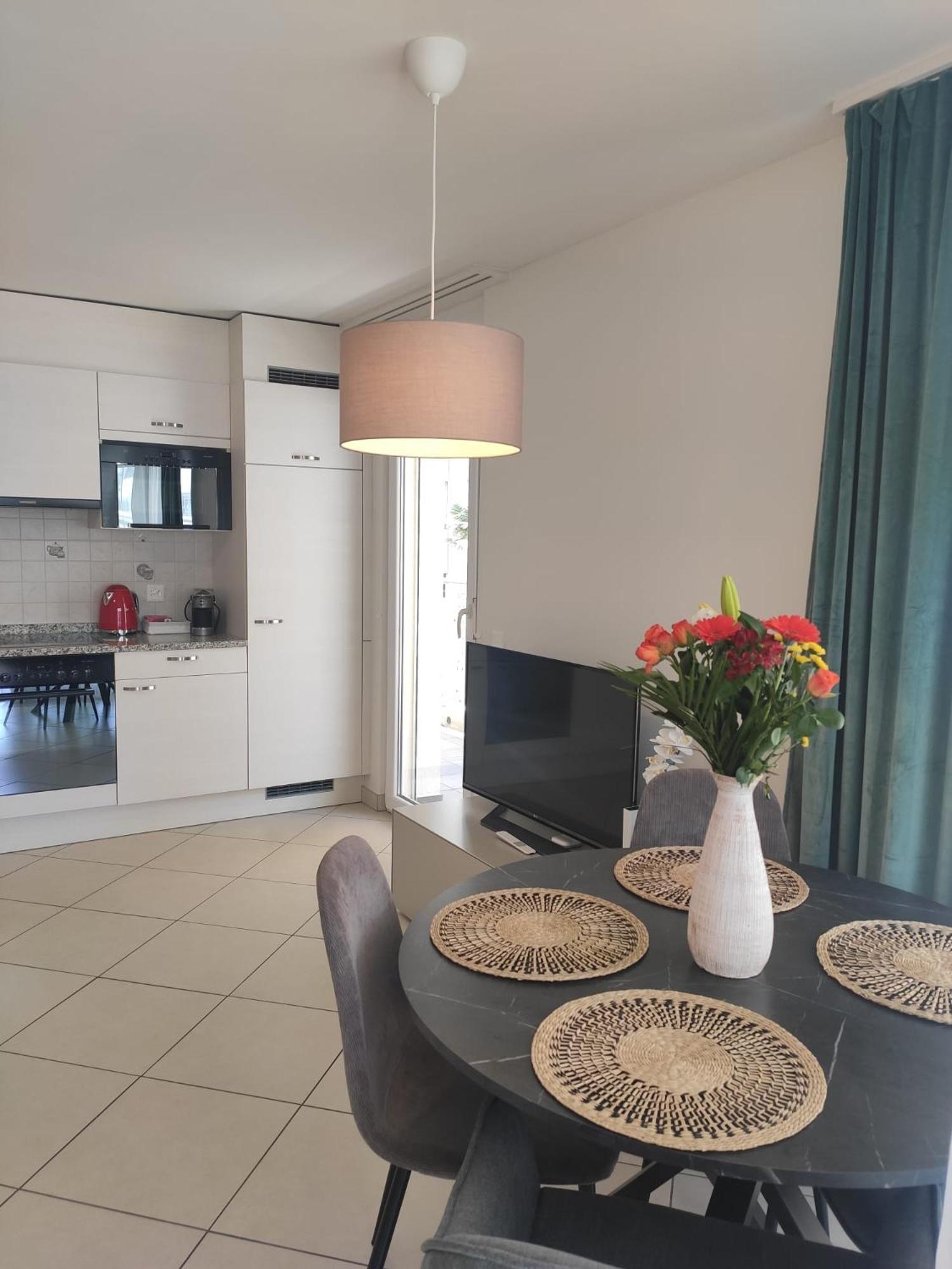 Casa Renoir - Schritte Zum Zee Appartement Locarno Buitenkant foto